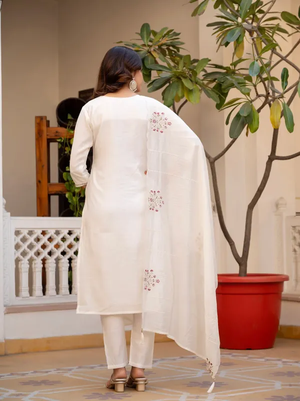 Mishudi_Designer_Floral_Embroidered_3_Piece_Suit_Set