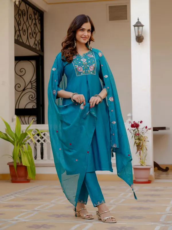 Mishudi_Designer_Floral_Embroidered_3_Piece_Suit_Set