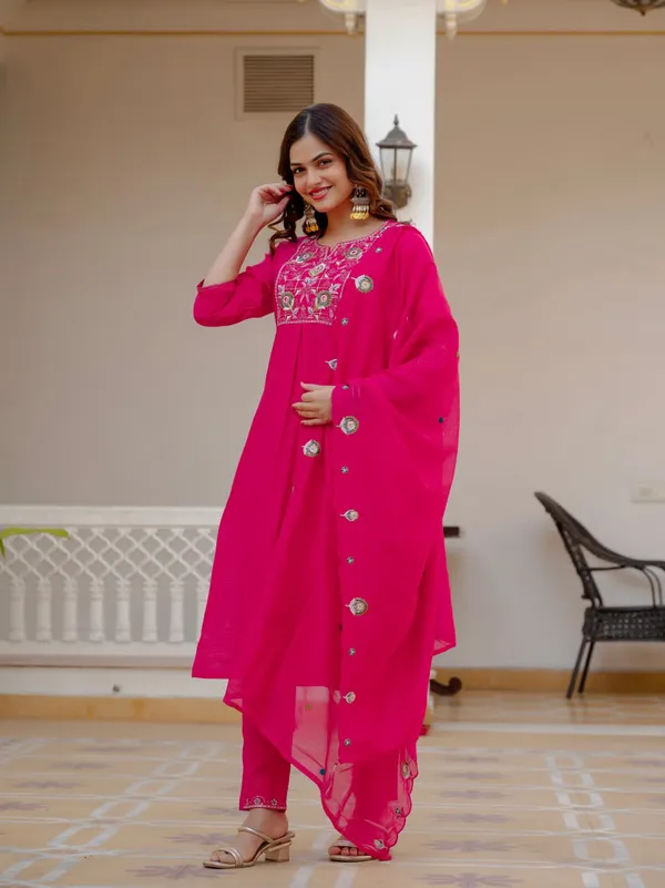 Mishudi_Designer_Floral_Embroidered_3_Piece_Suit_Set