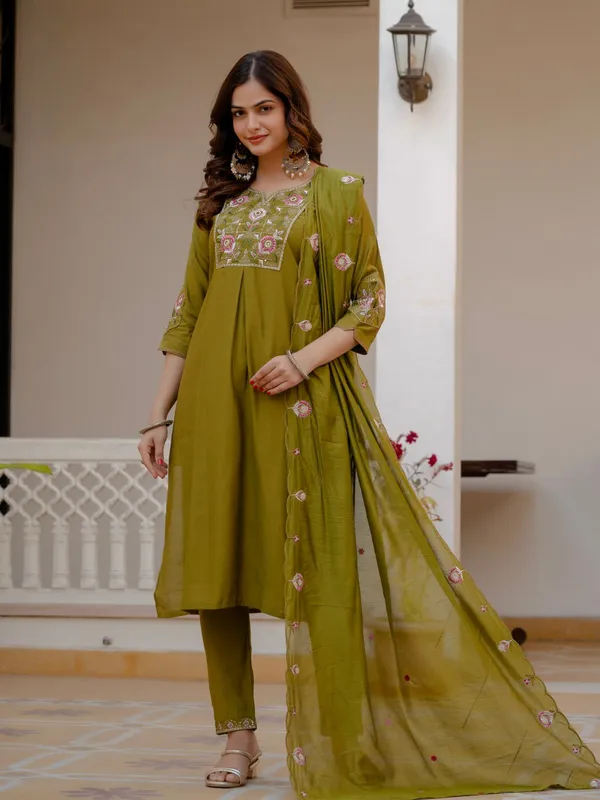 Mishudi_Designer_Floral_Embroidered_3_Piece_Suit_Set