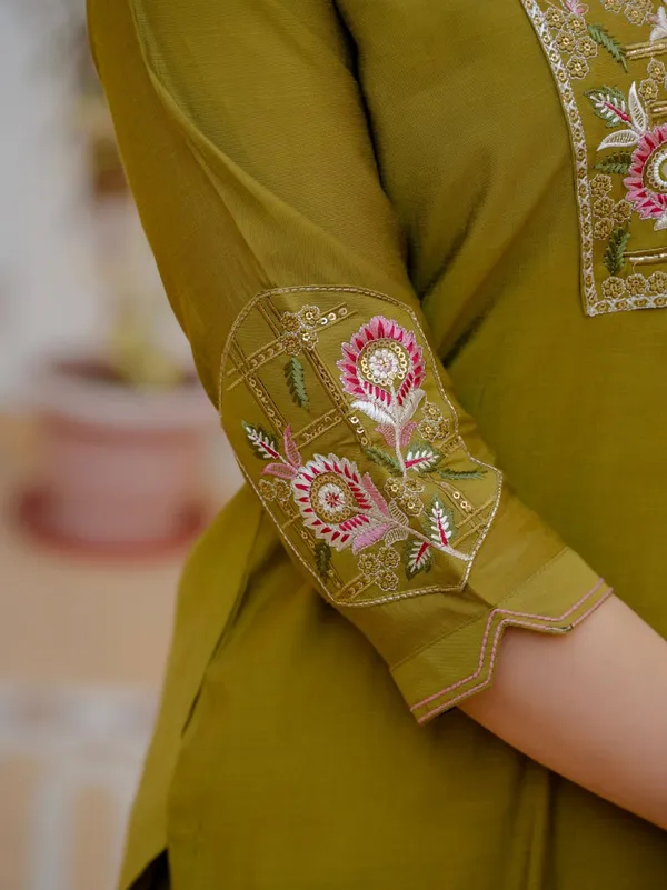 Mishudi_Designer_Floral_Embroidered_3_Piece_Suit_Set