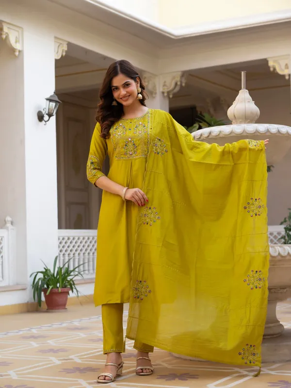 Mishudi_Designer_Floral_Embroidered_3_Piece_Suit_Set