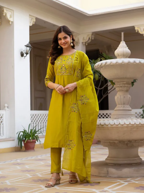 Mishudi_Designer_Floral_Embroidered_3_Piece_Suit_Set