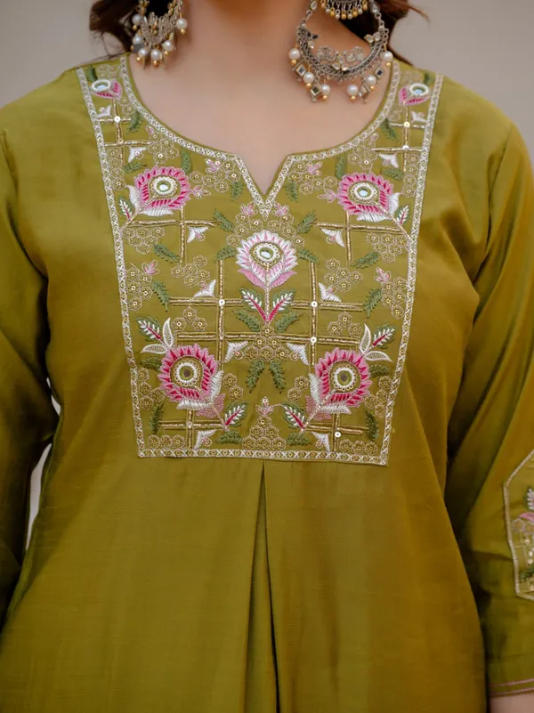 Mishudi_Designer_Floral_Embroidered_3_Piece_Suit_Set
