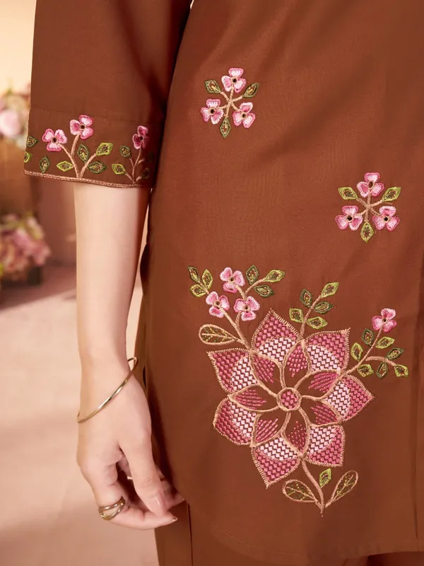 Mishudi_Designer_Floral_Embroidery_Co-Ord_Set