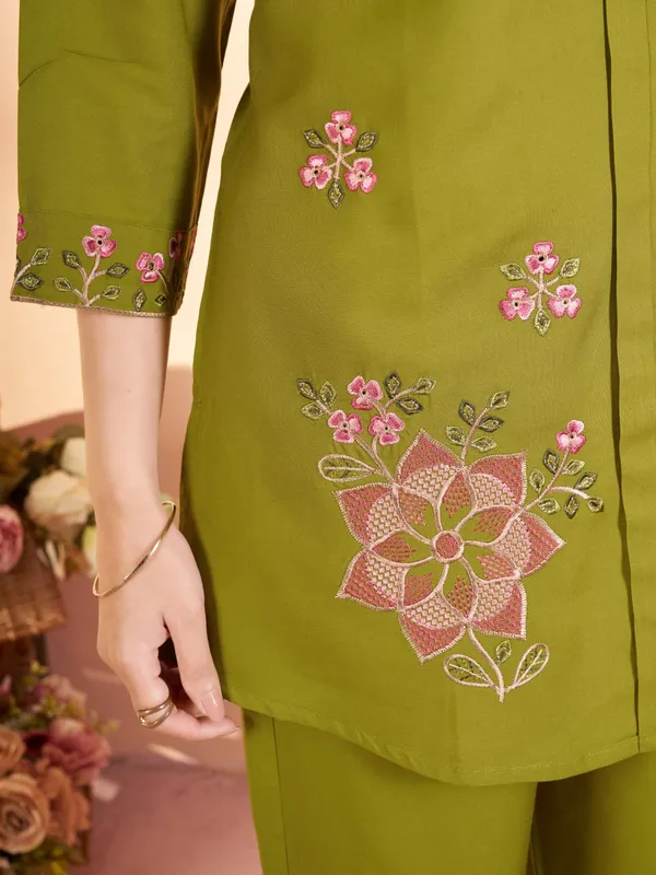 Mishudi_Designer_Floral_Embroidery_Co-Ord_Set