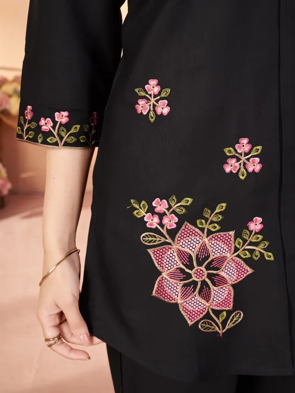 Mishudi_Designer_Floral_Embroidery_Co-Ord_Set