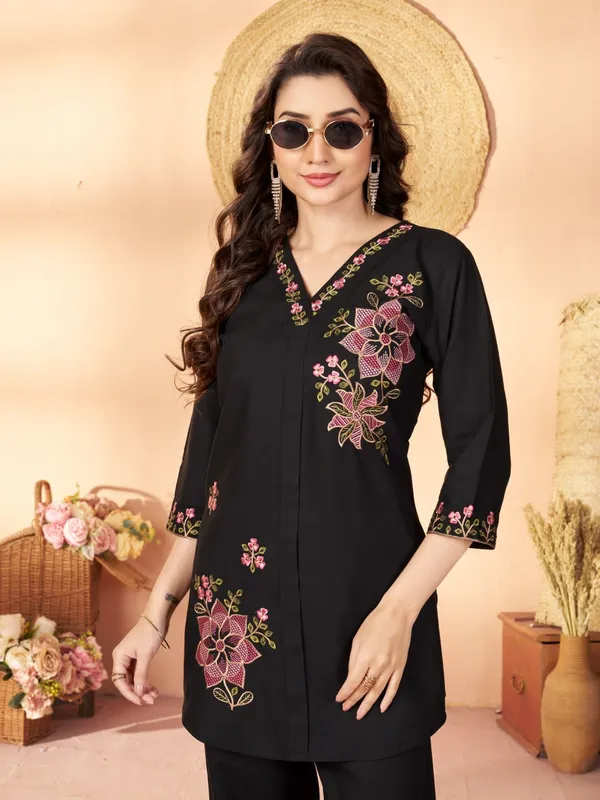 Mishudi_Designer_Floral_Embroidery_Co-Ord_Set