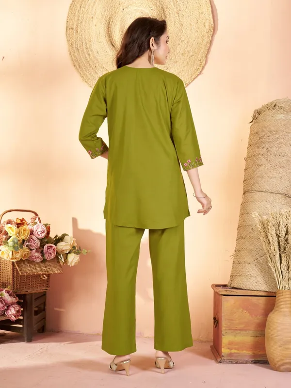 Mishudi_Designer_Floral_Embroidery_Co-Ord_Set