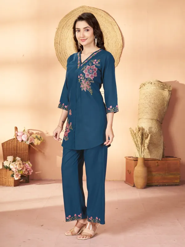 Mishudi_Designer_Floral_Embroidery_Co-Ord_Set