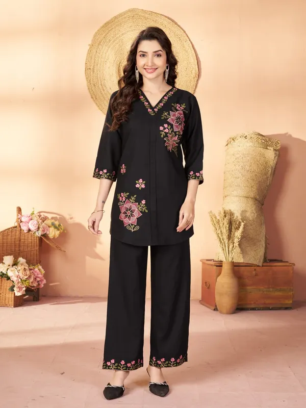 Mishudi_Designer_Floral_Embroidery_Co-Ord_Set