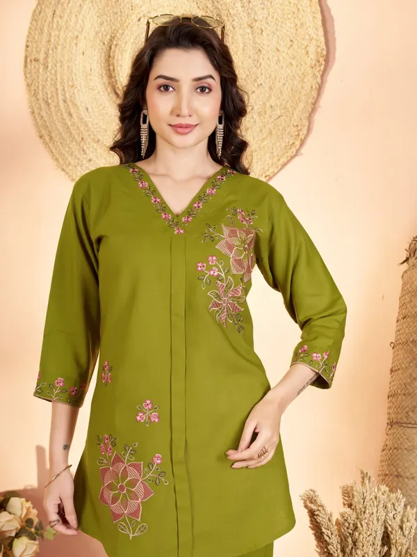 Mishudi_Designer_Floral_Embroidery_Co-Ord_Set