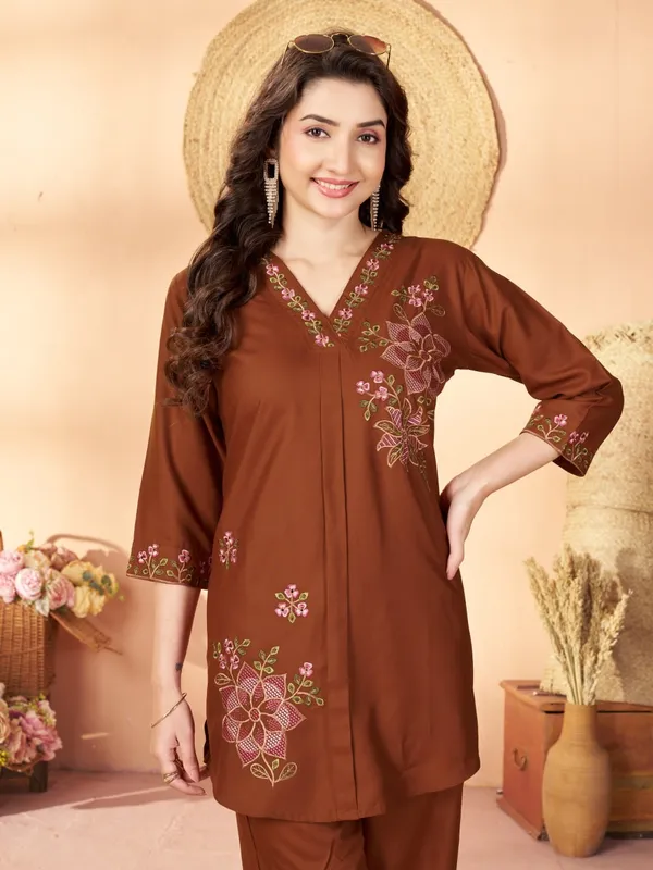 Mishudi_Designer_Floral_Embroidery_Co-Ord_Set