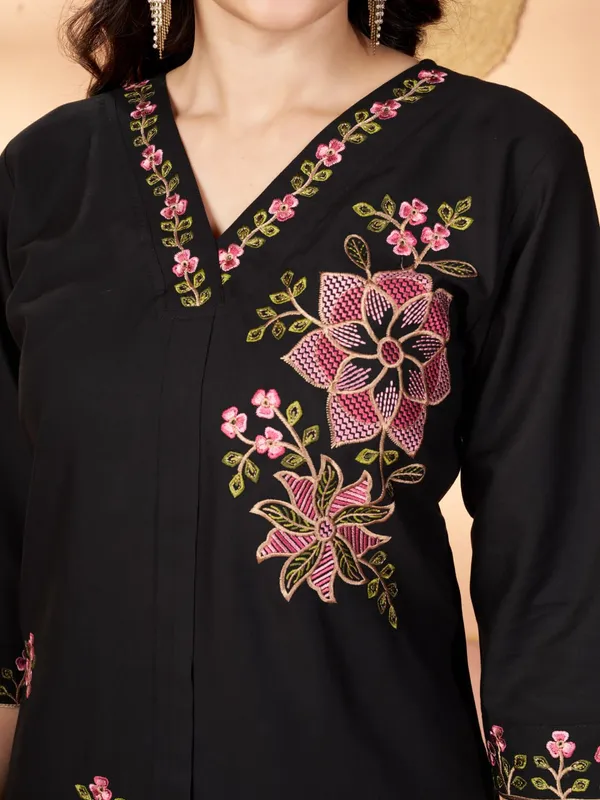 Mishudi_Designer_Floral_Embroidery_Co-Ord_Set