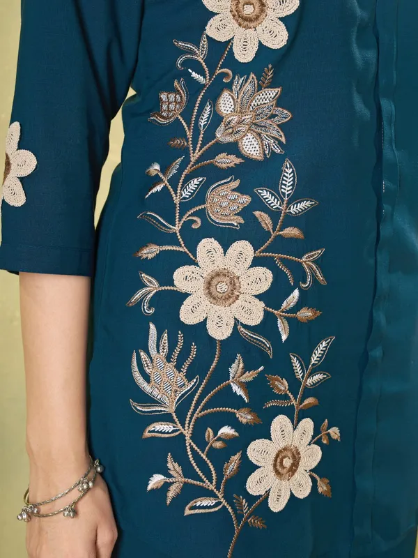 Mishudi_Premium_Floral_Embroidered_Co-Ord_Set