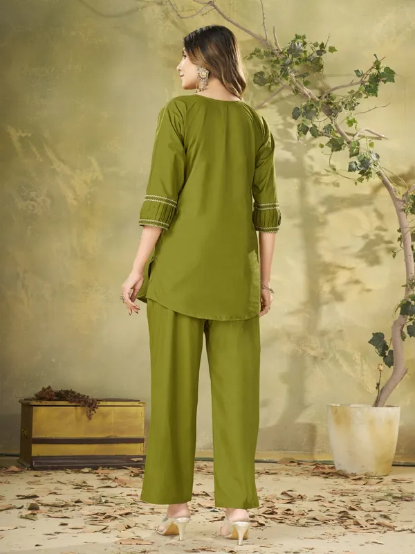Mishudi_Premium_Floral_Embroidered_Co-Ord_Set