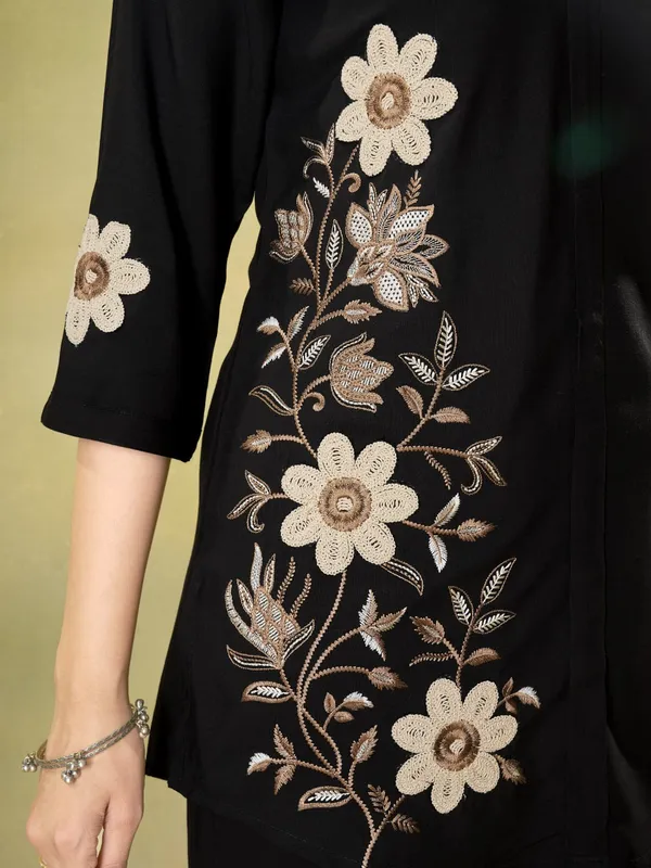 Mishudi_Premium_Floral_Embroidered_Co-Ord_Set