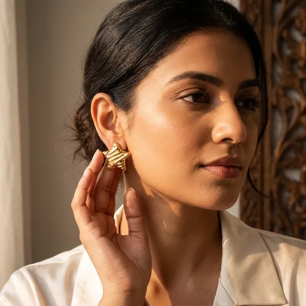 Sculpted_Star_Gold_Stud_Earrings_Default_Title
