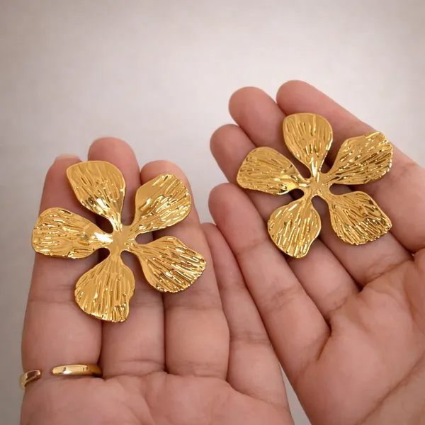 Aurielle_Bloom_Gold_Stud_Earrings_Default_Title