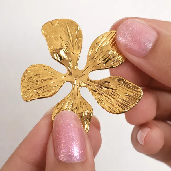 Aurielle_Bloom_Gold_Stud_Earrings_Default_Title