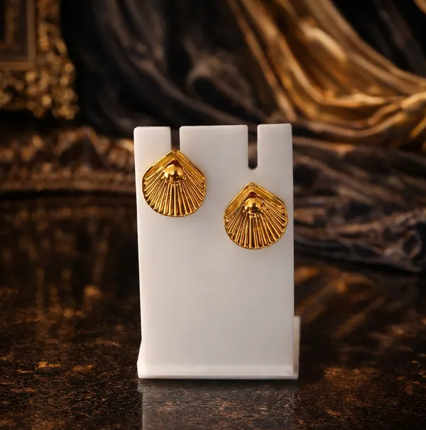 Aurelia_Shell_Stud_Earrings_Default_Title