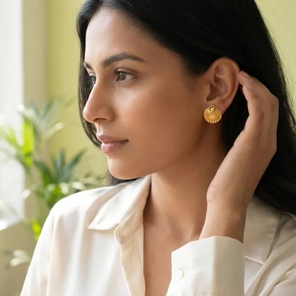 Aurelia_Shell_Stud_Earrings_Default_Title