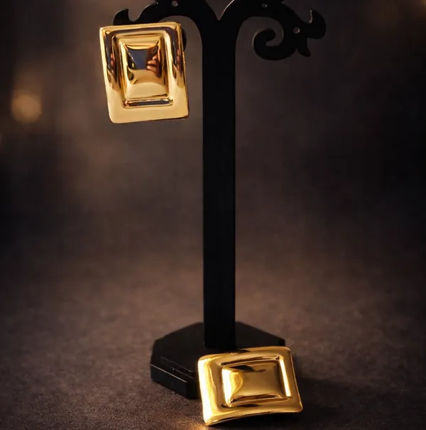 Bold_Frame_Stud_Earrings_Default_Title
