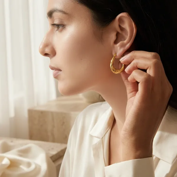 Molten_Curve_Gold_Hoop_Default_Title