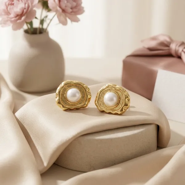 Luxe_Moltenpearl_Stud_Earrings_Default_Title