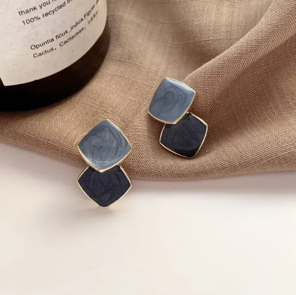 Luna_Dual_Tone_Pearl_Korean_Stud_Earrings_Elegant_Blue_Default_Title