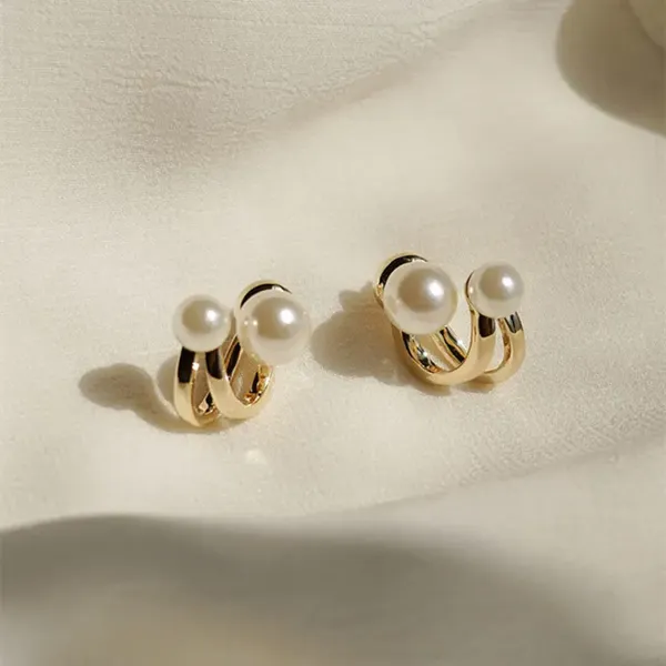 Luna_Twist_Korean_Pearl_Huggy_Earrings_Default_Title