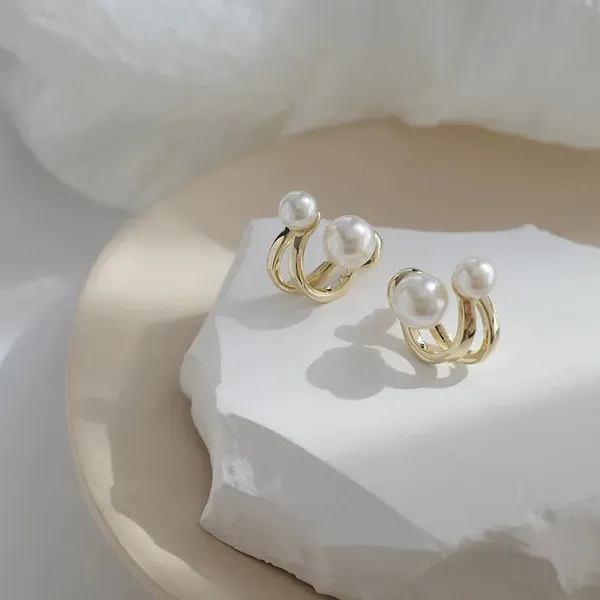 Luna_Twist_Korean_Pearl_Huggy_Earrings_Default_Title