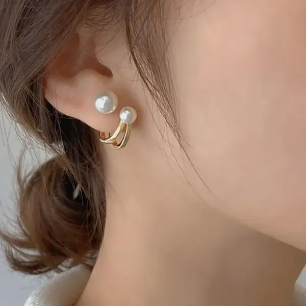 Luna_Twist_Korean_Pearl_Huggy_Earrings_Default_Title