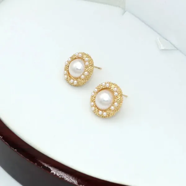 Regalia_Pearl_Halo_Korean_Stud_Earrings_Default_Title