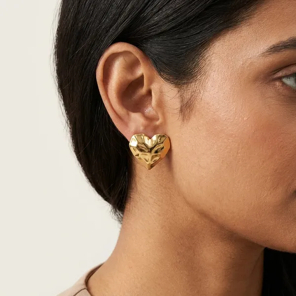 Oria_Sculpted_Heart_Studs_Default_Title