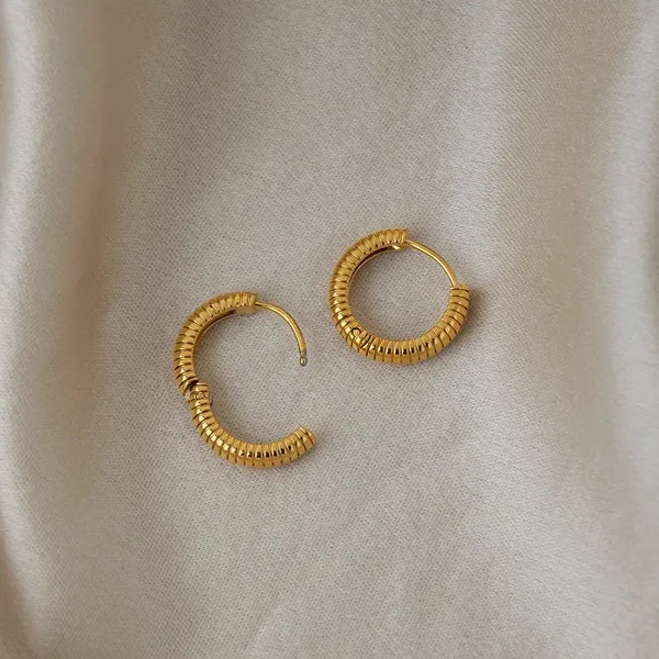 Aurelia_Linear_Luxe_Hoops_Default_Title