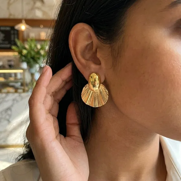 Aurelle_Shell_Earrings_Default_Title