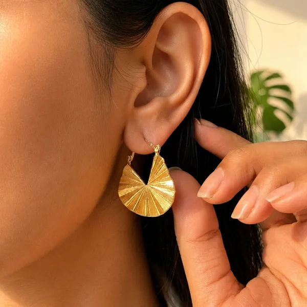 Solviera_Gold_Hoops_Earrings_Default_Title
