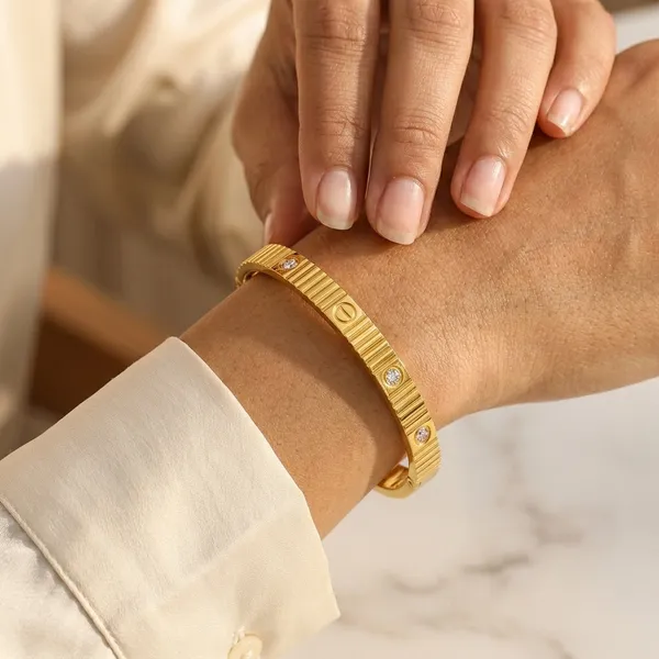 Heritage_Screw_Diamond_Bracelet_Default_Title