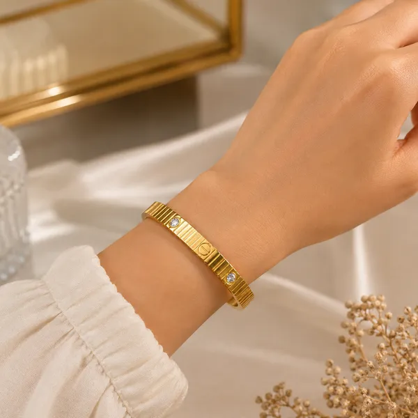 Heritage_Screw_Diamond_Bracelet_Default_Title
