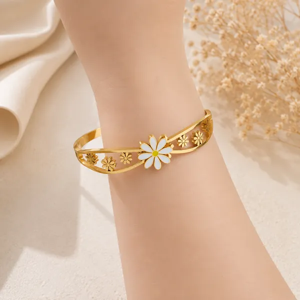 Solene_Gold_Daisy_Bracelet_Default_Title