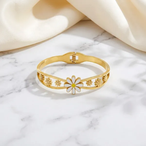 Solene_Gold_Daisy_Bracelet_Default_Title