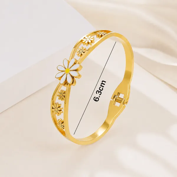 Solene_Gold_Daisy_Bracelet_Default_Title
