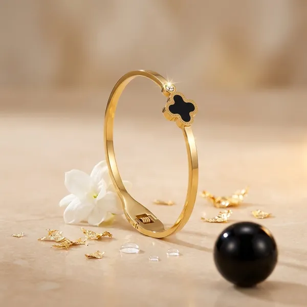 Noire_Clover_Gold_Bracelet_Default_Title