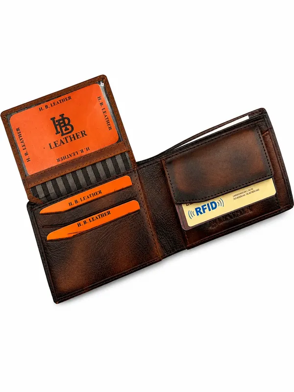 Brown_Leather_Crocodile_Textured_Bifold_Wallet_For_Men