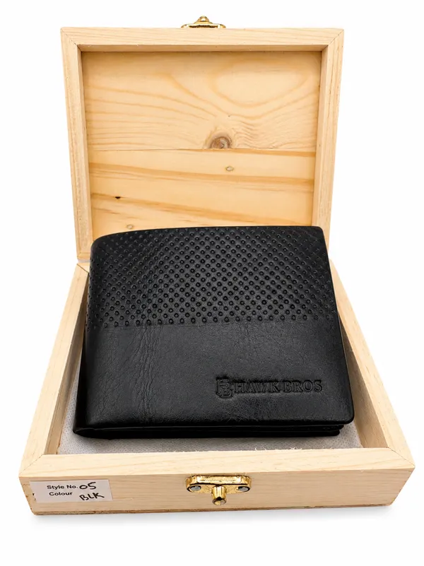 Black_Leather_Textured_Bifold_Wallet_For_Men