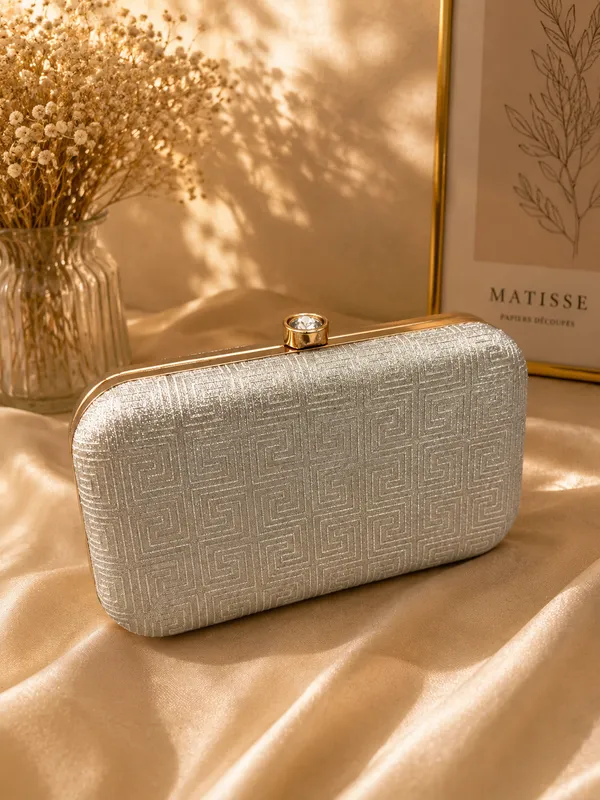 Silver_Faux_Leather_Textured_Hard_Shell_Clutch_For_Women