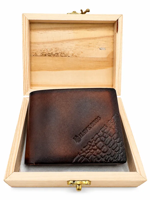Brown_Leather_Crocodile_Textured_Bifold_Wallet_For_Men