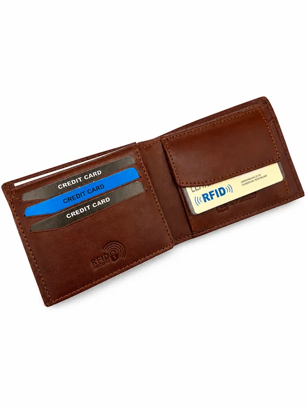 Brown_Leather_Embossed_Bifold_Wallet_For_Men