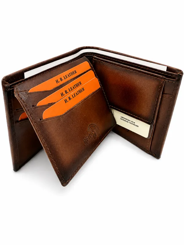 Brown_Leather_Textured_Bifold_Wallet_For_Men